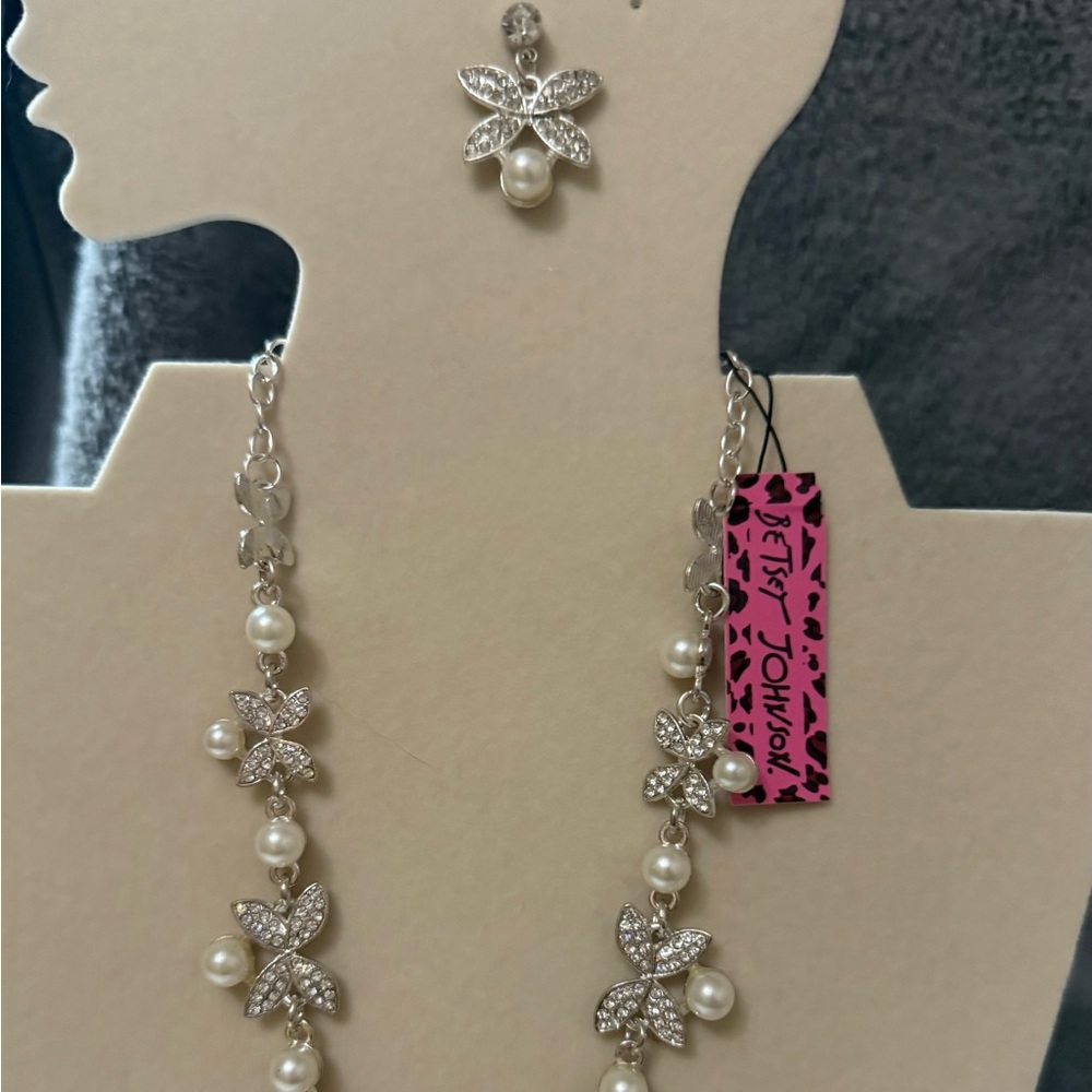 🦋Betsey Johnson Butterfly Pearl and Crystal Necklace and Earring Set